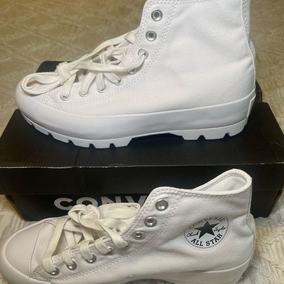 Converse Women's Chuck Taylor All Star Lugged High Top white sneakers Size 9.5 - Picture 3 of 8